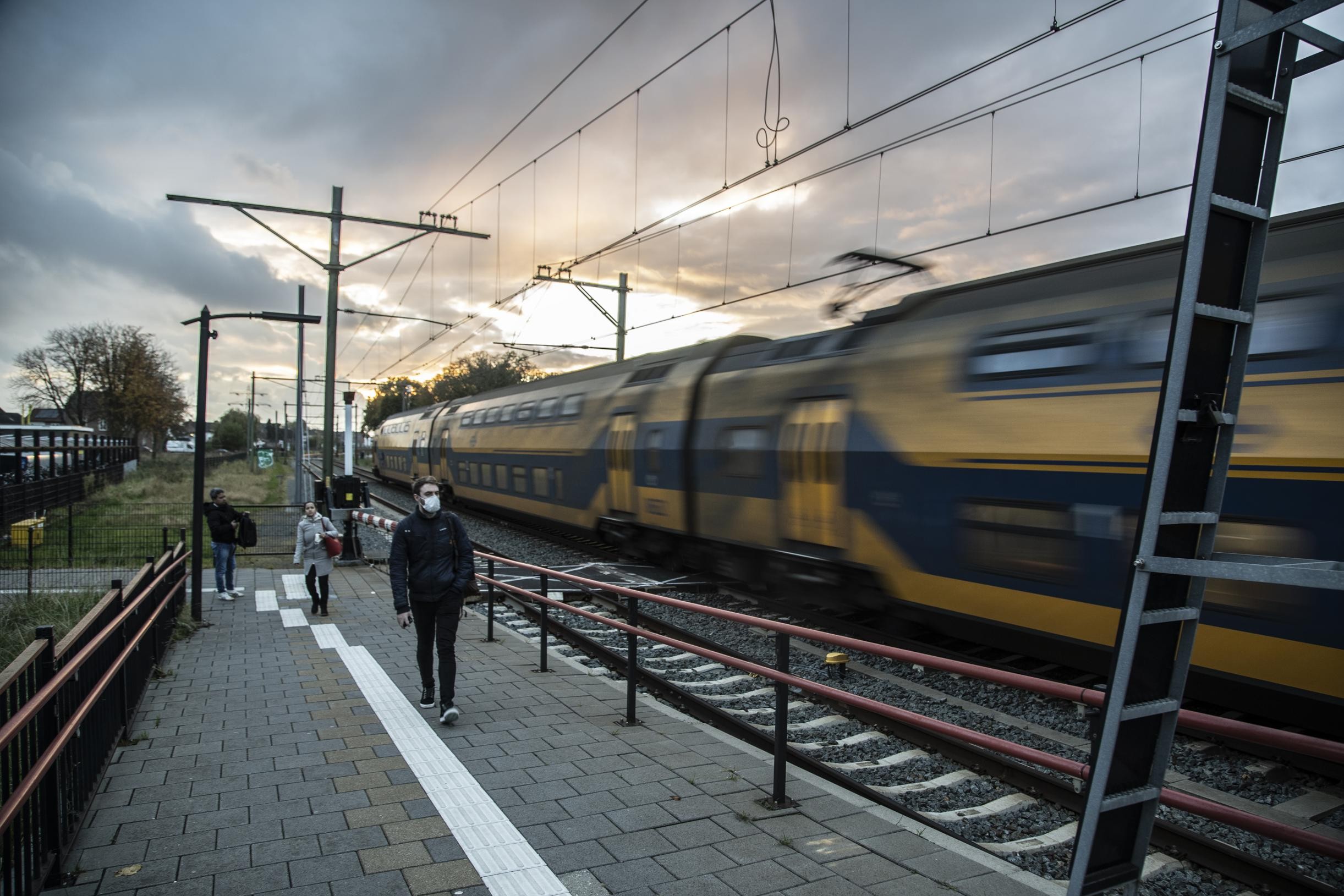 Treinreizigers Geven Station Beek-Elsloo Een 7,1 - De Limburger