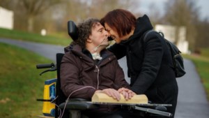 Huizenjacht van door herseninfarct getroffen Lambert (55) en zijn vrouw ten einde: ‘We kunnen ons leven weer oppakken’
