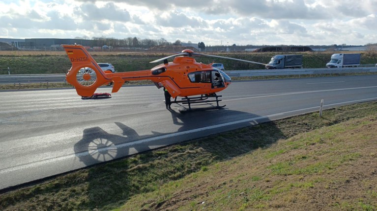 Ernstig ongeval vlak over de grens bij Tegelen: A74 in beide richtingen dicht