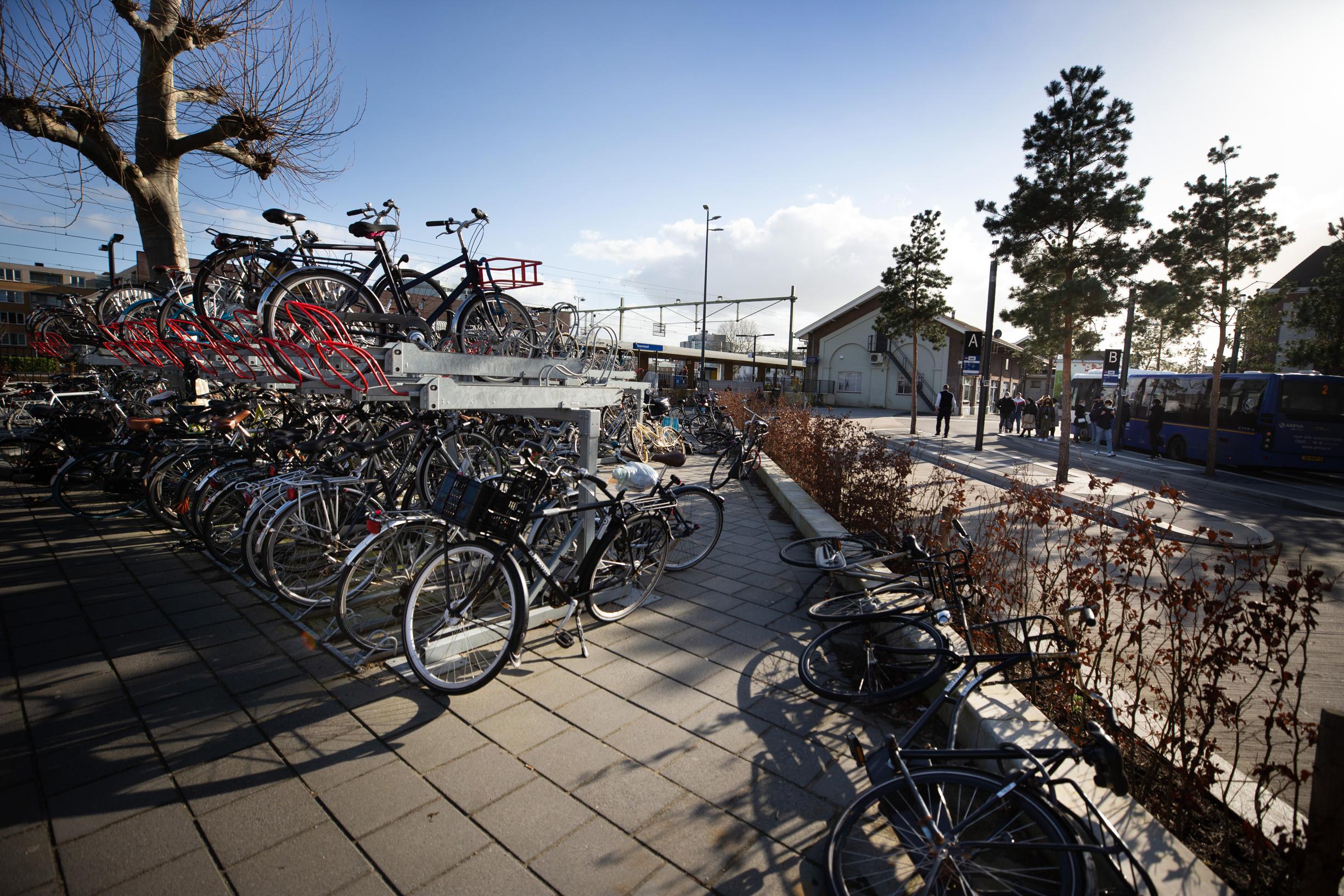 Oude belastingkantoor in Roermond krijgt toch geen fietsenst - De  Limburger Mobile