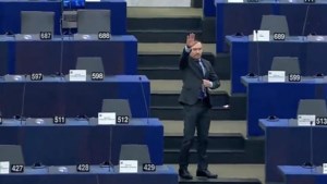 Bulgaarse EU-parlementariër: bracht niet Hitlergroet, maar wuifde
