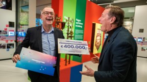 Albert Verlinde brengt Limburgs Museum loterijcadeautje van vier ton