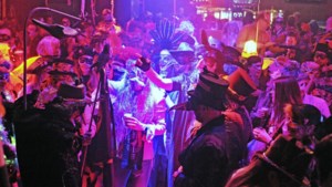 Toch nog een elfde Bal Maskeej van de Naate Raaf in Venlo en dat is ‘rauw, heet en duister’