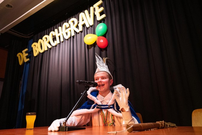 Dio Wijers uit Roosteren gaat helemaal los tijdens zijn derde carnaval als jeugdprins