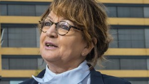 Jo Palmen valt burgemeester Wilma van der Rijt aan, maar vindt geen enkele steun in raad Brunssum