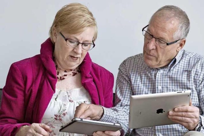 Onderzoek ABN Amro: ouderen meer op gemak met digitaal bankieren, maar acceptgiro nog populair