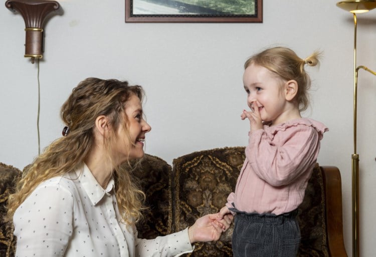 Vier ‘Limburgse maedjes’ uit Roggel vinden het belangrijk hun ‘modertaal’ van generatie op generatie door te geven