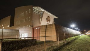 Medewerkers gevangenis Roermond op non-actief na weigering mondkapje