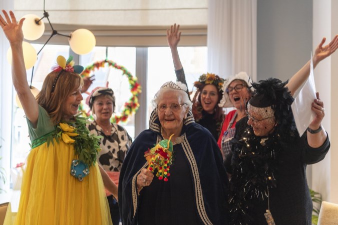 Een droom komt uit: 100-jarige Annie is eindelijk carnavalsprinses in Schinnen