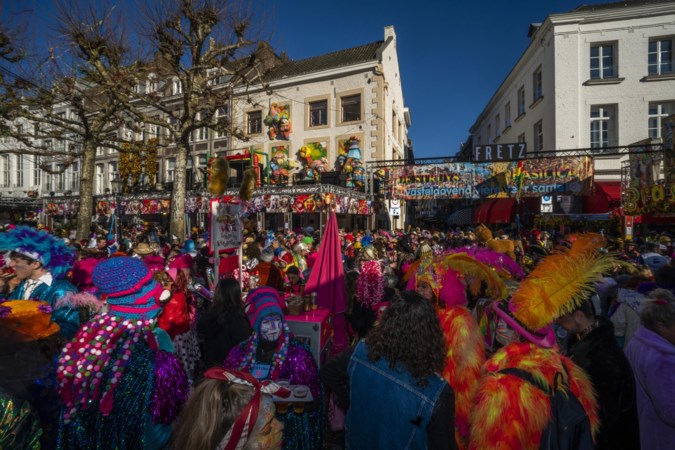 Politie Maastricht neemt carnavals-vuurwerk kasteleins Vrijthof in beslag 
