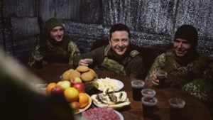 ‘Ballen van staal’ en ‘van tv-ster tot oorlogsheld’: waarom de Oekraïense president Zelenski als superheld wordt gezien
