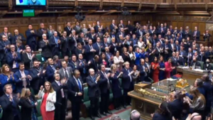 Staande ovatie voor Zelenski in Brits Lagerhuis: ‘We blijven vechten tot het einde’