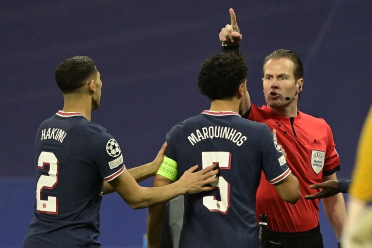 PSG-trainer Pochettino geeft scheidsrechter Makkelie de schuld