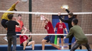 Nieuw concept ‘Shufflesports’ van NOC*NSF laat scholieren van het VMBO Holz in Kerkrade weer bewegen