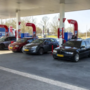 Limburgers massaal de grens over voor goedkopere benzine: ‘Op één tankbeurt kan ik in België tot 25 euro besparen’