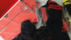 VV Baarlo verkoopt ‘nagenoeg nieuwe’ oude sportkleding