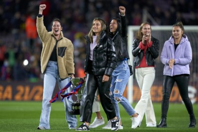 Lieke Martens moet toekijken hoe Barcelona nu al titel pakt