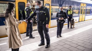Overlast in trein op hét probleemtraject Weert-Eindhoven: ‘Tot sluiting azc Budel is het dweilen met de kraan open’