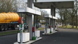Zelfs medewerkster van Limburgs tankstation tankt in België: ‘Ik zal wel gek zijn om hier dertig of veertig cent per liter meer te betalen’