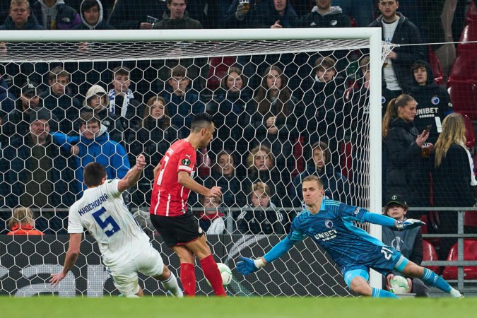 PSV oppermachtig: Brabants dynamiet op Deense bodem