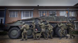 Koninklijke Landmacht met militaire voertuigen present in Eijsden-Margraten