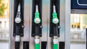 Belgen delen boetes uit bij gevaarlijke situatie benzinepompen in Kinrooi