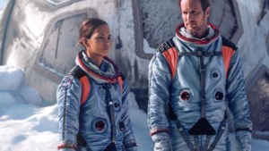 Halle Berry als hoofd van NASA in ‘Moonfall’:‘Leuk dat een vrouw nu eens de wereld mag redden’ 