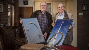Broers Mart (87) en Chriet (88) uit Hout-Blerick zagen plots hun enorme kunstwerken langs het F1-circuit in Jeddah staan   
