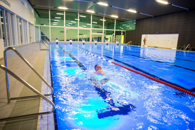 Limburgse zwembaden worstelen met energierekening: moet het bad een graadje lager? 