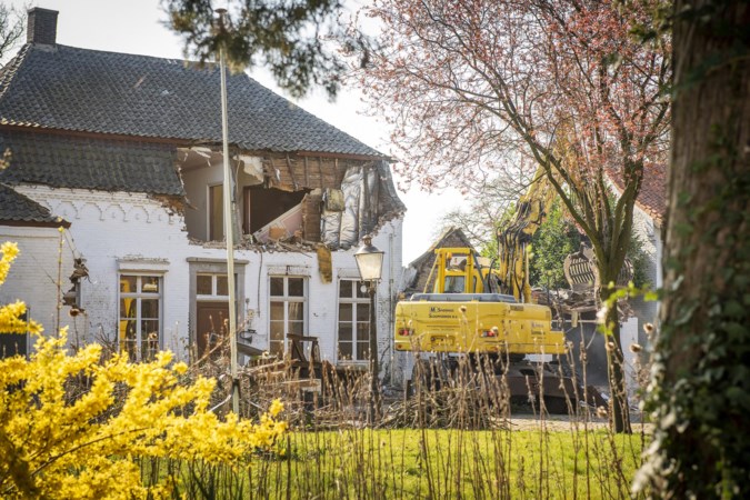 Sloop villa Veersepad in Kessel niet gestaakt wegens vondst van asbest