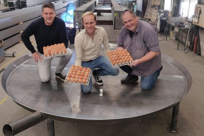 Kippenboeren komen belofte ondanks crisis in pluimveesector na: Hegelsom krijgt 5500 eieren voor reuzenomelet