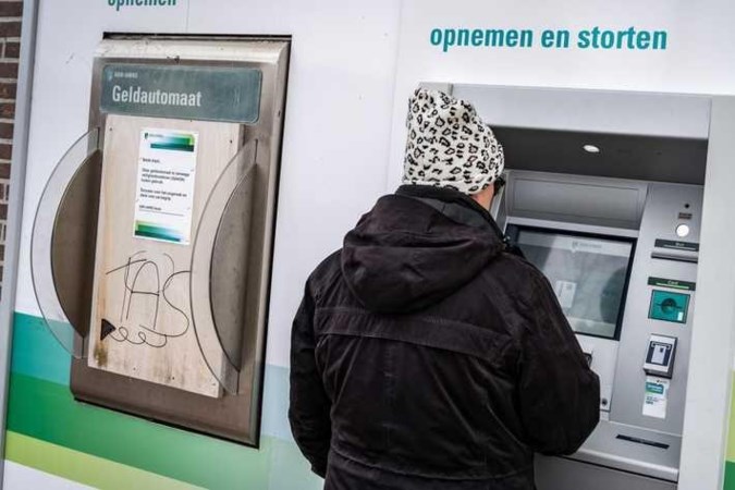 ABN Amro mag geld vragen voor contante opnames