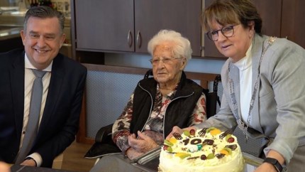 Video: Oudste inwoner van Limburg viert 108ste verjaardag: het was leuk maar toch ook vermoeiend