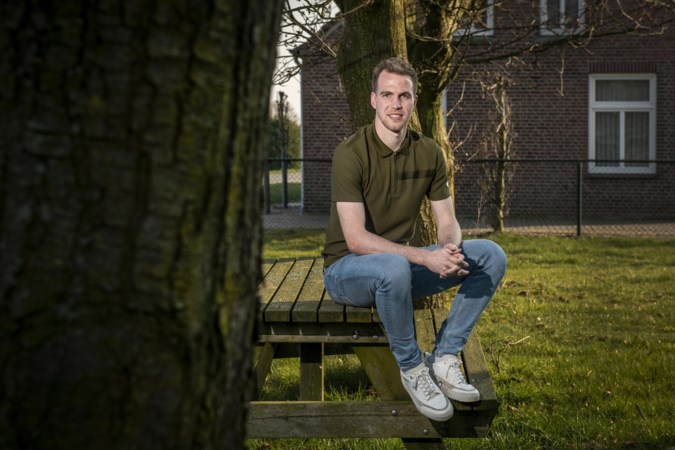 Limburgse Vitesse-doelman beleeft dit seizoen als zijn doorbraak: ‘Ik zoek niet op wat er over mij wordt geschreven of gezegd’