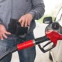 1 april, maar geen grap: in Duitsland is de benzine ineens duurder dan in Nederland én toch tanken Limburgers nog dure Duitse benzine