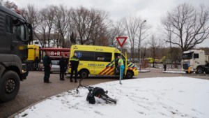 Fietser gewond door aanrijding met vrachtwagen in Gennep