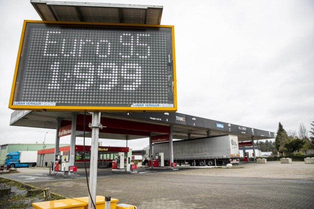 Verwachte stormloop op Limburgse tankstations blijft uit: ‘Accijnsverlaging in Nederland is een lachertje’