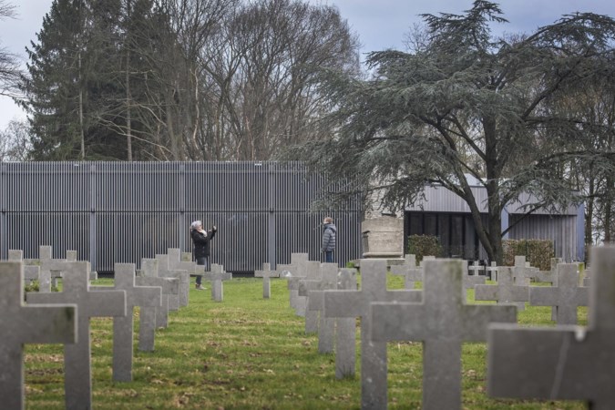 Open dag Duitse oorlogsbegraafplaats: ‘Ja, er zijn in een oorlog ook slechte mensen. En dat moet je vertellen ook’
