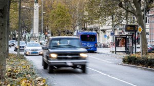 Inwoners en milieugroepen praten over minder en schoner verkeer in Maastricht