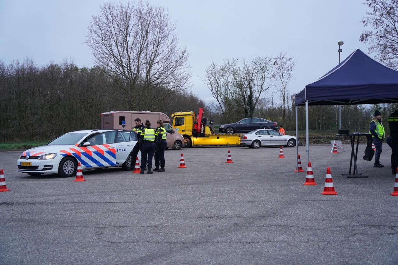 Grote Politiecontrole In Sevenum: Onder Andere Acht Auto’s I... - De ...