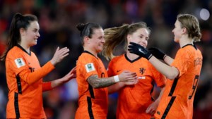 Oranje Leeuwinnen verslinden Cyprus en evenaren recordzege: Vivianne Miedema scoort zes keer