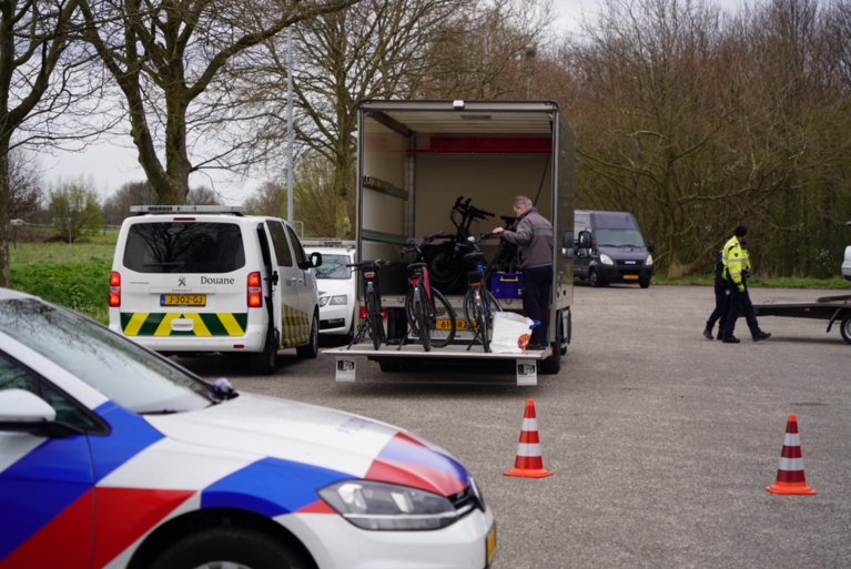 Grote politiecontrole in Sevenum: onder andere acht auto’s in beslag genomen en drie personen aangehouden