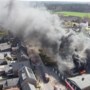 Grote brand bij glasfabriek Swalmen onder controle, bedrijf noemt dakdekkerswerk als oorzaak