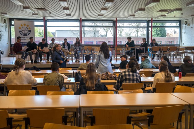 Vmbo’ers spelen politiekje in Maastricht: ‘Wij zijn tegen, jullie waren ook tegen ons’