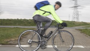 Dure benzine? Deze Limburgers fietsen elke dag tientallen kilometers naar hun werk: ‘Kou doet me niks’
