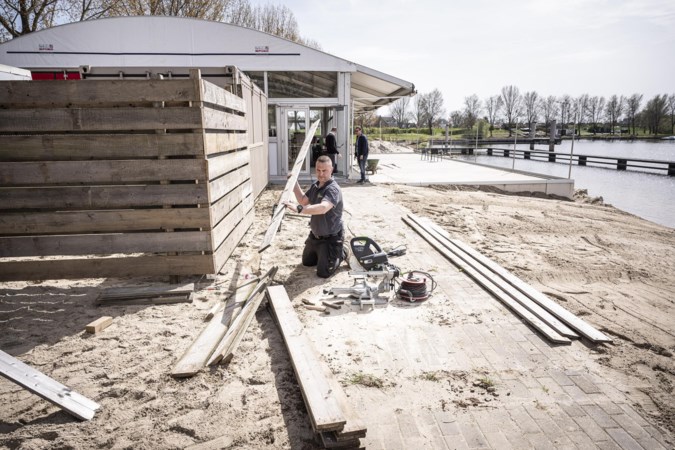 De beachclubs bij Roermond hopen na moeilijke jaren weer eens een goed seizoen te gaan draaien: ‘We hebben alles wel gehad nu’