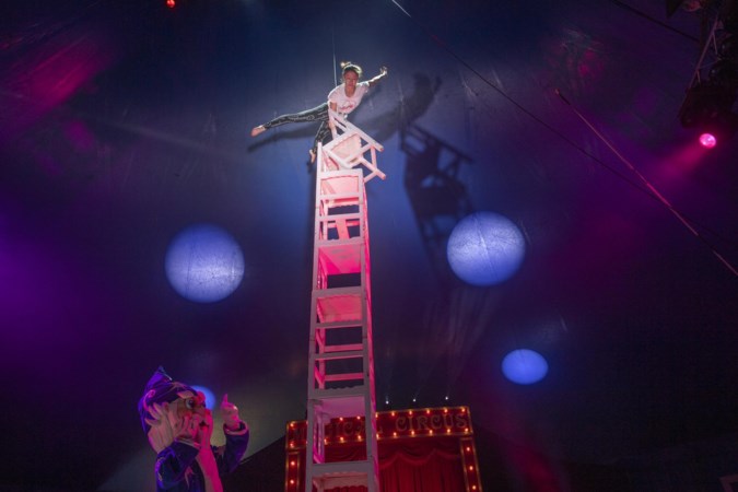 ‘Sprookjesachtig’ circus strijkt neer in Oirsbeek voor start tour door Limburg