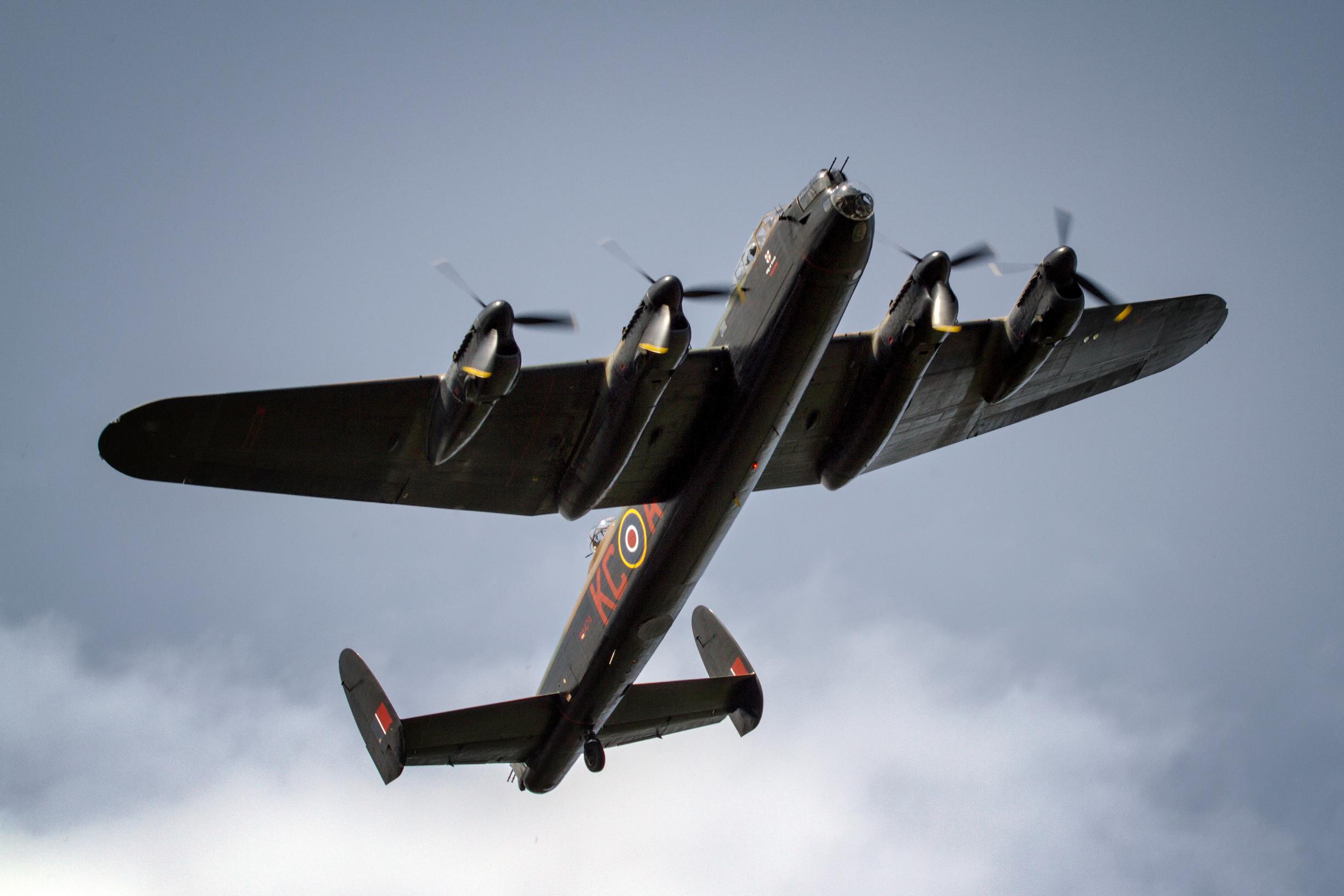 Alex Price Desnudo Avro Lancaster Next Model