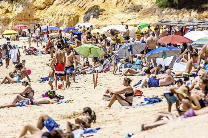 Toeristenbranche kraakt plan van kabinet om vakantieweken te verschuiven: ‘Dagje uit wordt duurder’