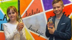 Lynn Slakhorst wint eerste prijs met dialectgedicht in declamatiewedstrijd van Veldeke Zöstere